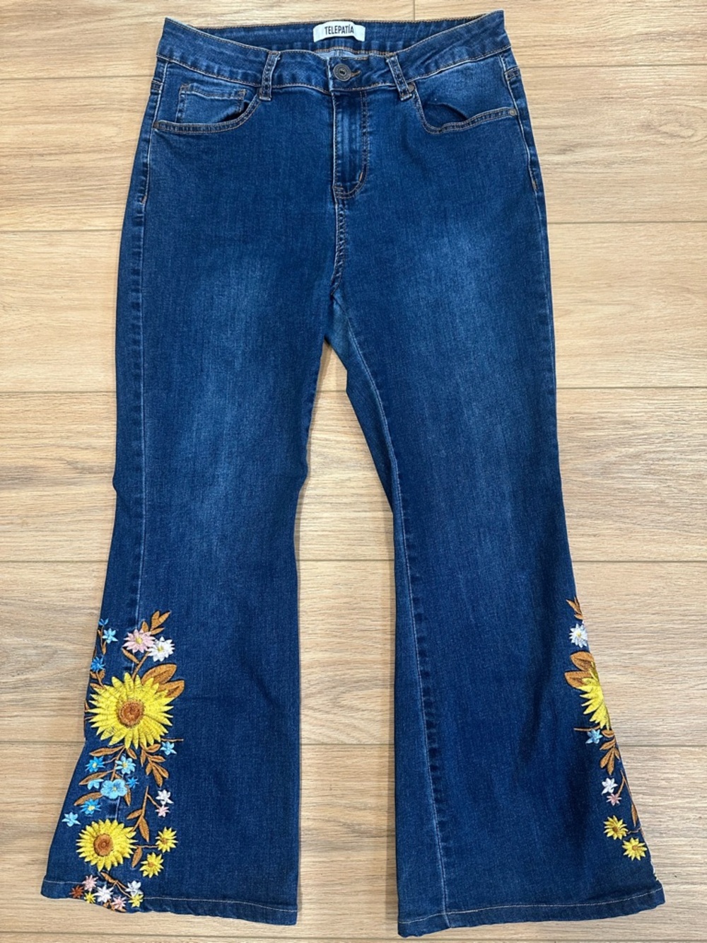 Telepatía Embroidered Sunflower Flare Jeans Size 13/31 Boho Denim
